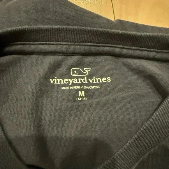 Boys Vineyard Vines long sleeve - Picture 3 of 3